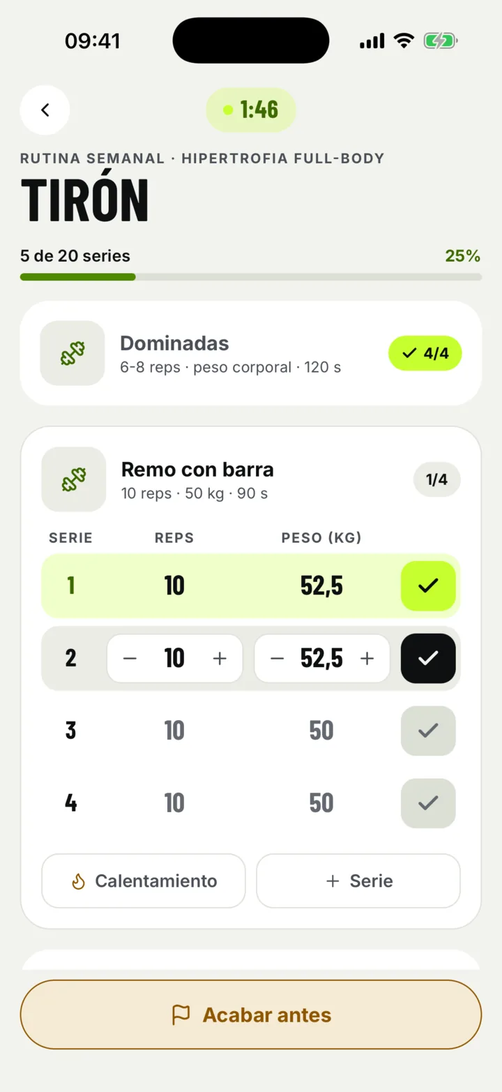 Entreno en curso: series con repeticiones y peso, con las hechas marcadas